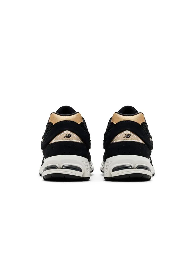 Кроссовки New Balance Foot Locker x 2002R '50th Anniversary' — изображение 7 из 9, черный/золотистый