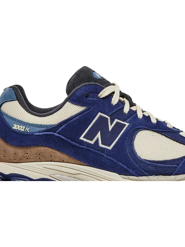 Кроссовки New Balance 2002R 'Night Tide Cream' — изображение 2 из 8, синий