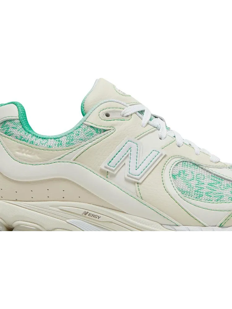 Кроссовки New Balance GANNI x 2002R 'Turtledove' — изображение 2 из 8, бежевый