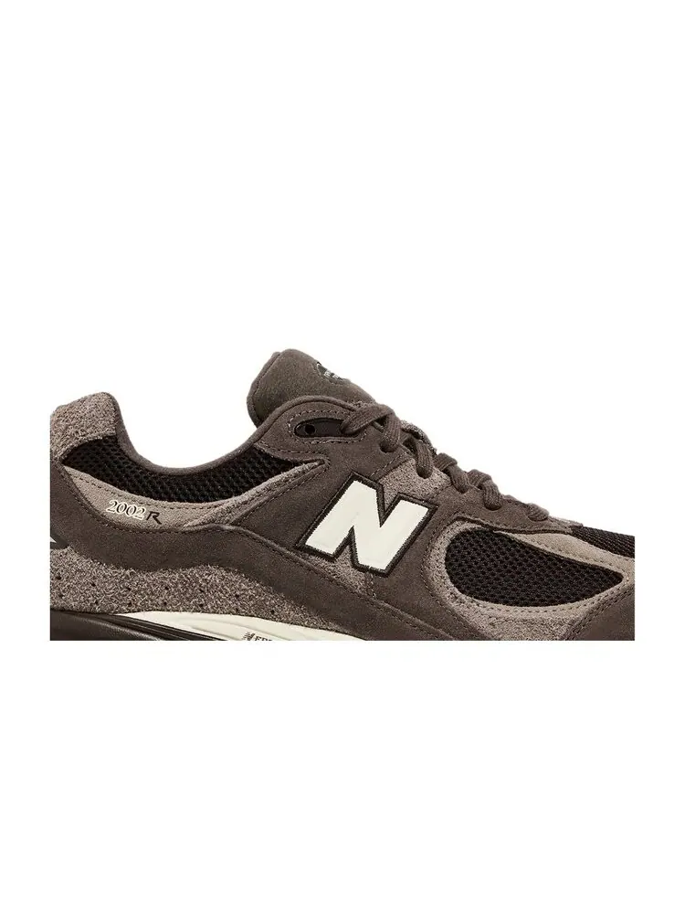 Кроссовки New Balance Shoe Palace x 2002R — изображение 2 из 4, коричневый