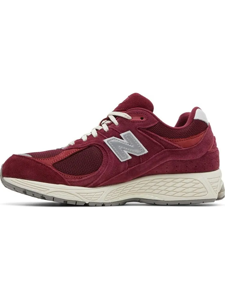 Кроссовки New Balance 2002R 'Suede Pack - Garnet Deep Earth Red' — изображение 3 из 8, красный