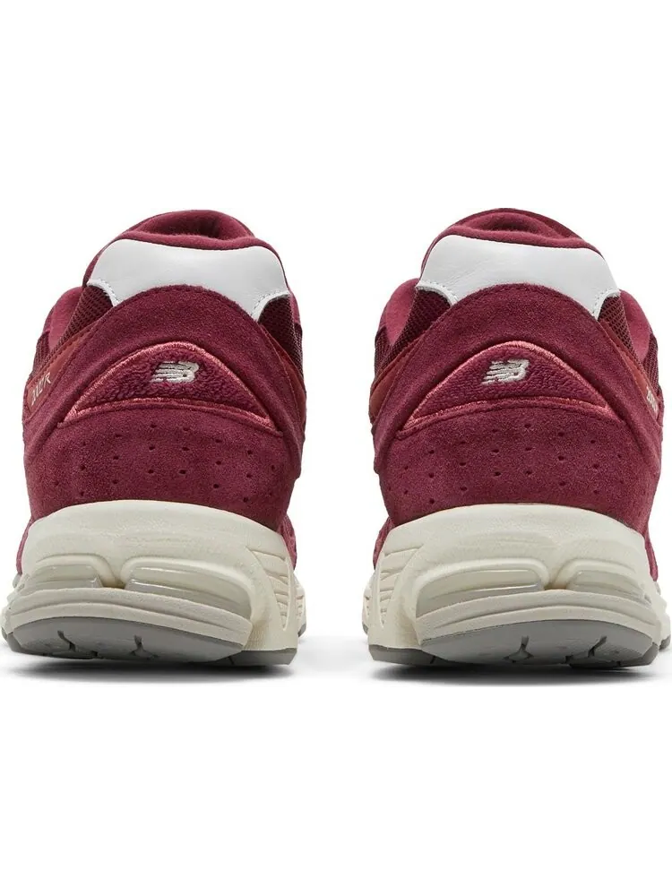 Кроссовки New Balance 2002R 'Suede Pack - Garnet Deep Earth Red' — изображение 6 из 8, красный