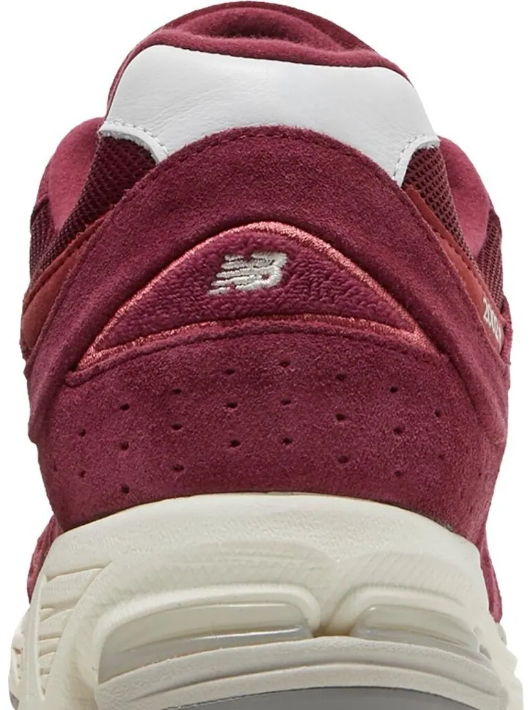 Кроссовки New Balance 2002R 'Suede Pack - Garnet Deep Earth Red' — изображение 7 из 8, красный