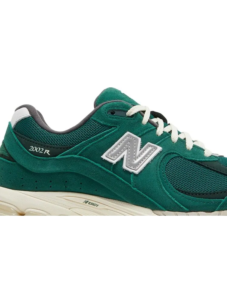 Кроссовки New Balance 2002R 'Suede Pack - Forest Green' — изображение 2 из 8, зеленый