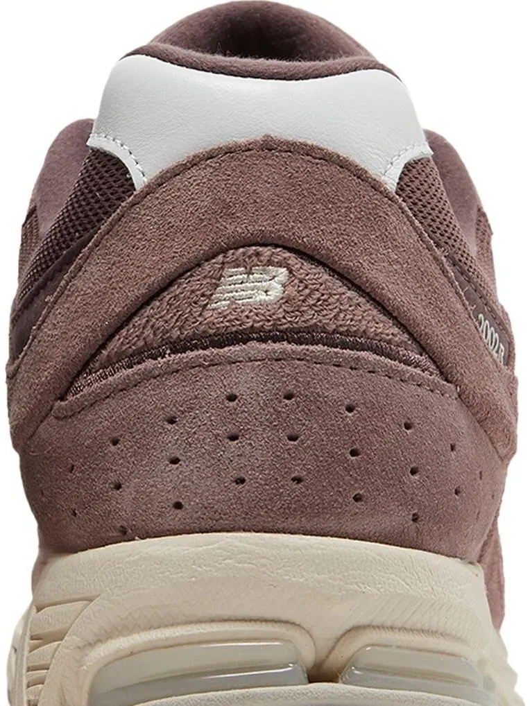 Кроссовки New Balance 2002R 'Suede Pack - Dusty Fig' — изображение 7 из 8, фиолетовый