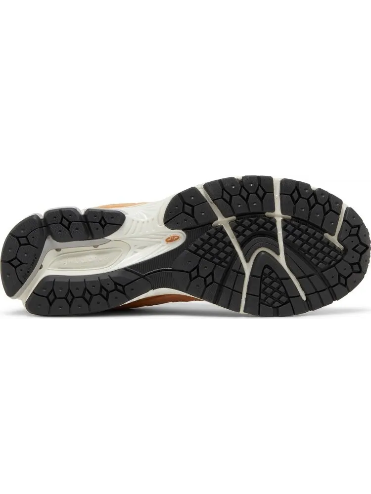 Кроссовки New Balance 2002R 'Sweet Caramel' — изображение 4 из 8, желтый