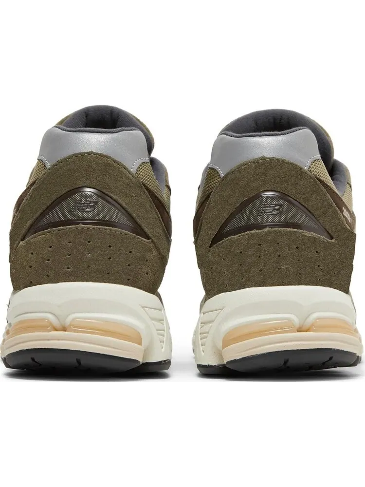 Кроссовки New Balance 2002R 'Dark Camo' — изображение 6 из 8, зеленый