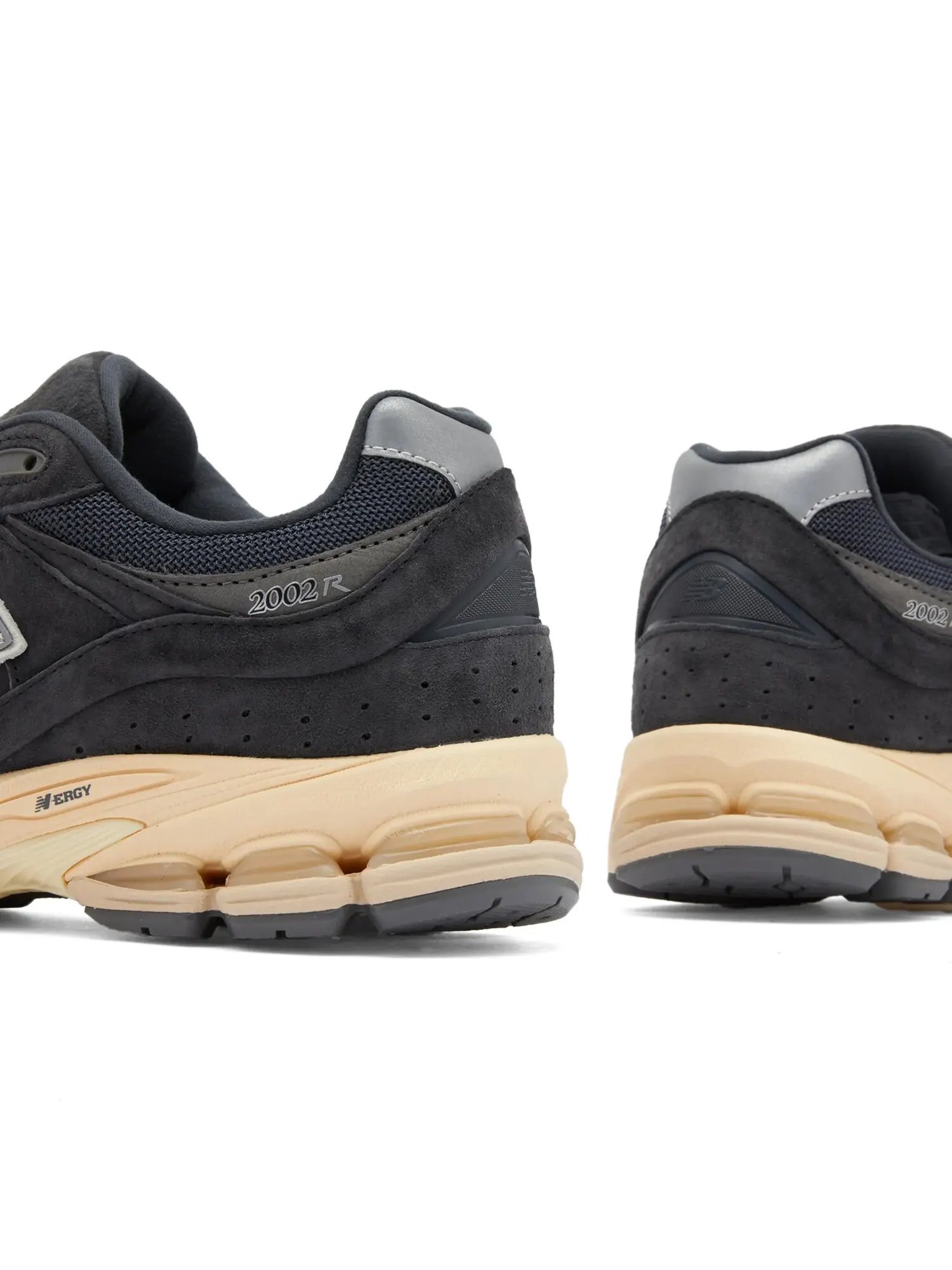 Кроссовки New Balance 2002R — изображение 4 из 5, черный/бежевый