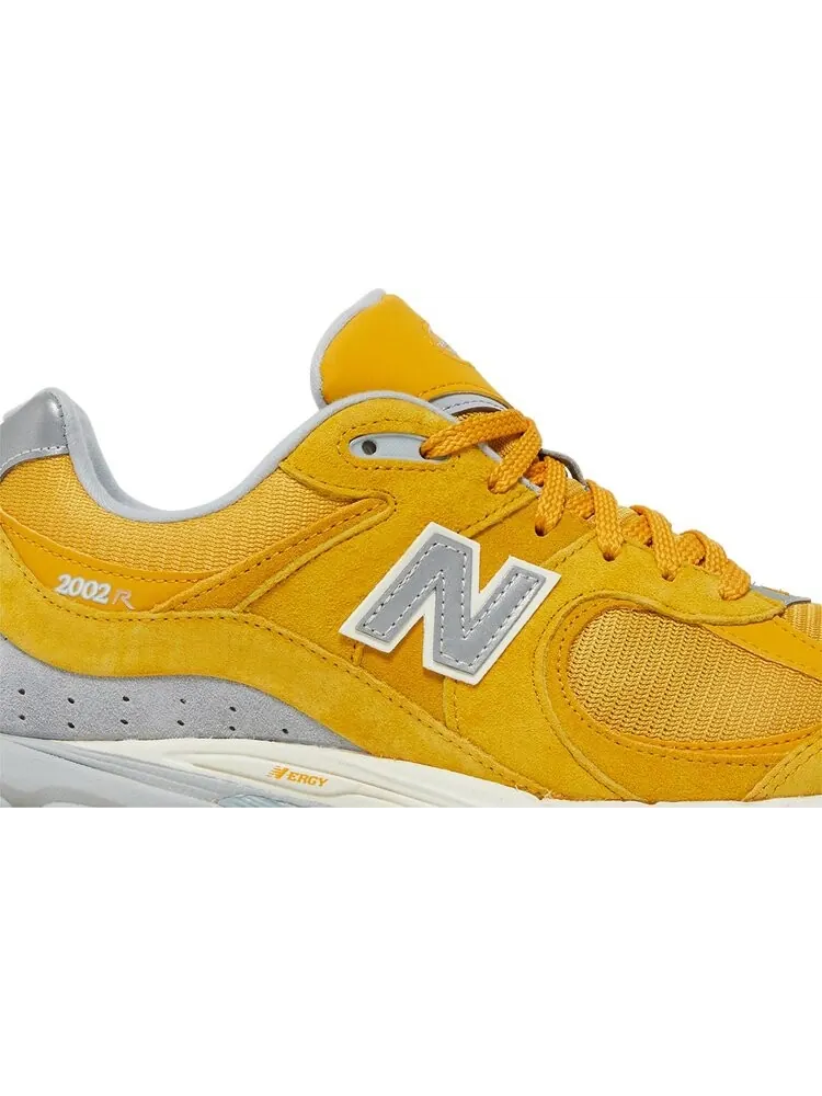 Кроссовки New Balance 2002R 'Egg yolk' — изображение 2 из 8, желтый