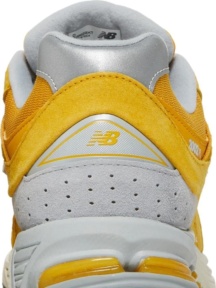 Кроссовки New Balance 2002R 'Egg yolk' — изображение 7 из 8, желтый