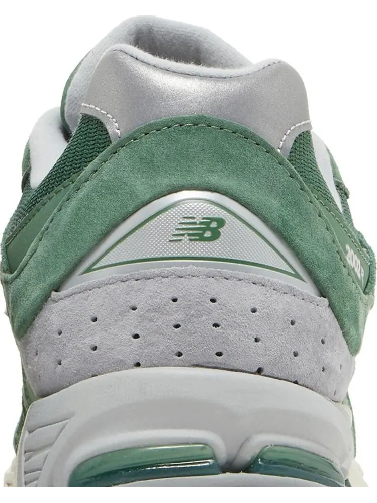 Кроссовки New Balance 2002R 'Jade Silver Metallic' — изображение 7 из 8, зеленый