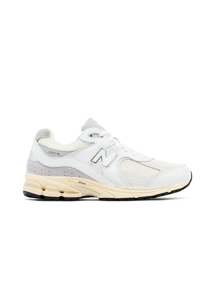 Кроссовки New Balance 2002R 'Leather Pack - White Gold' — изображение 2 из 9