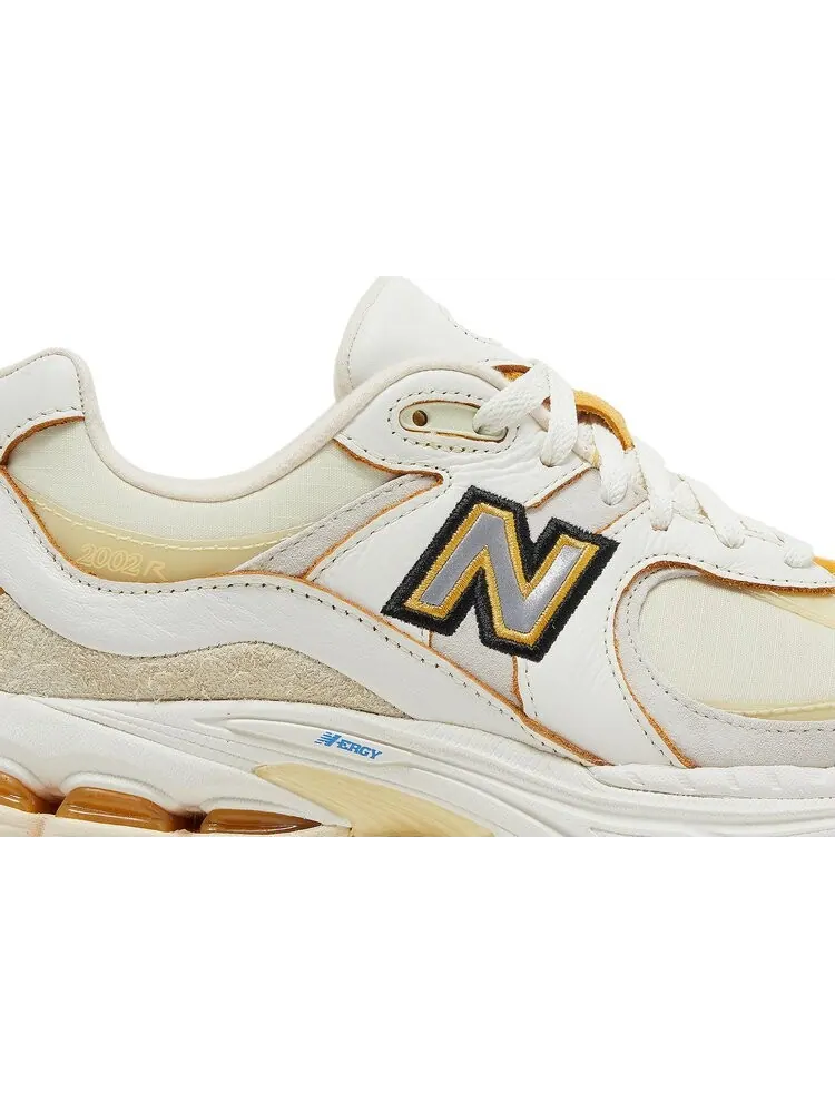Кроссовки New Balance Joe Freshgoods x 2002R 'Conversations Amongst Us' — изображение 2 из 8, бежевый