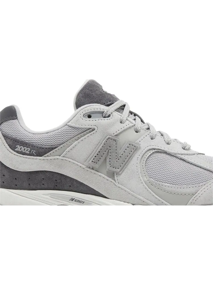 Кроссовки 2002R 'Light Dark Grey' — изображение 2 из 4, серый