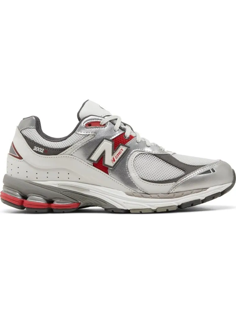 Кроссовки New Balance 2002R 'Silver Metallic Team Red' — изображение 1 из 8, серебряный