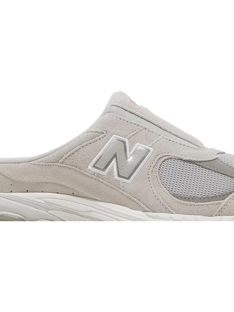 Кроссовки New Balance 2002R Mule 'Rain Cloud' — изображение 2 из 8, серый