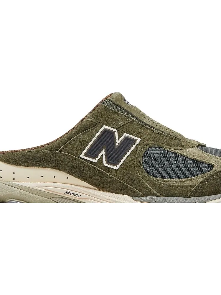 Кроссовки New Balance Sneakersnstuff x 2002R Mule 'Goods for Home' — изображение 2 из 8, зеленый