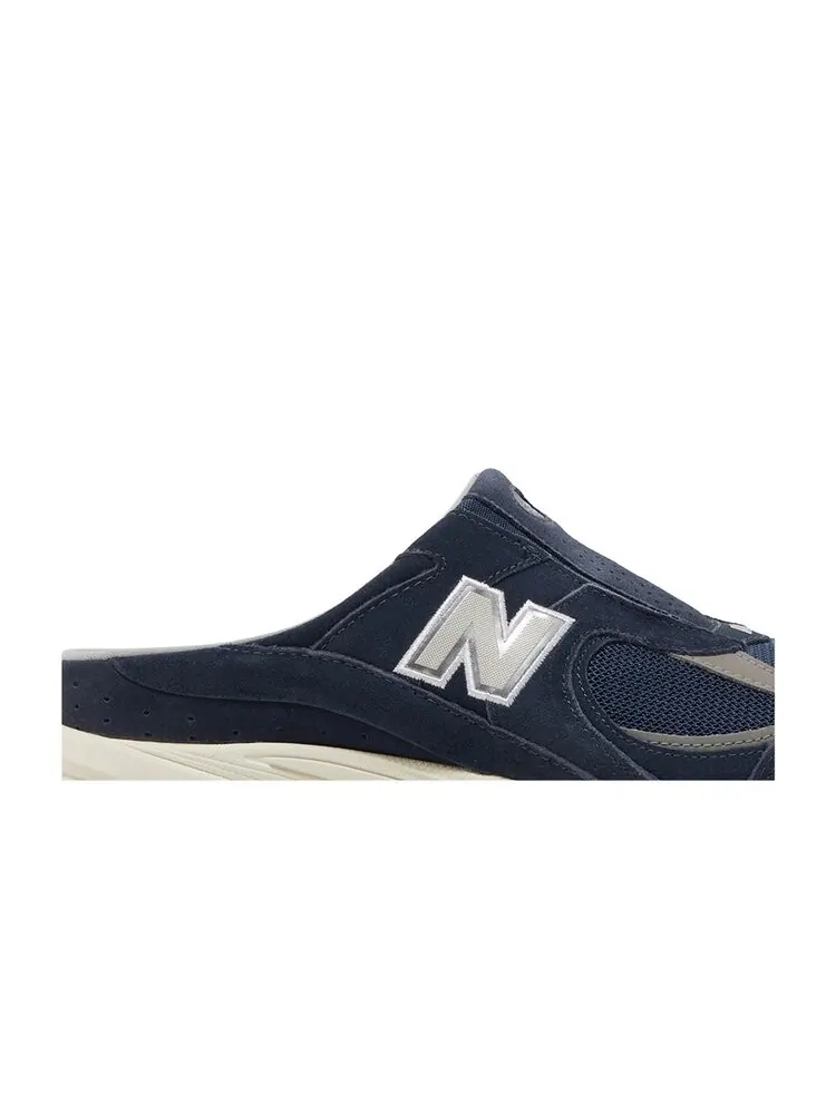 Кроссовки New Balance 2002R Mule — изображение 2 из 4, синий