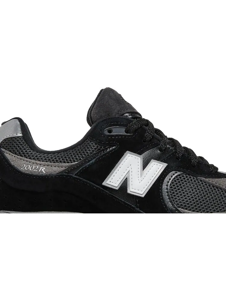 Кроссовки New Balance 2002R — изображение 2 из 8, черный