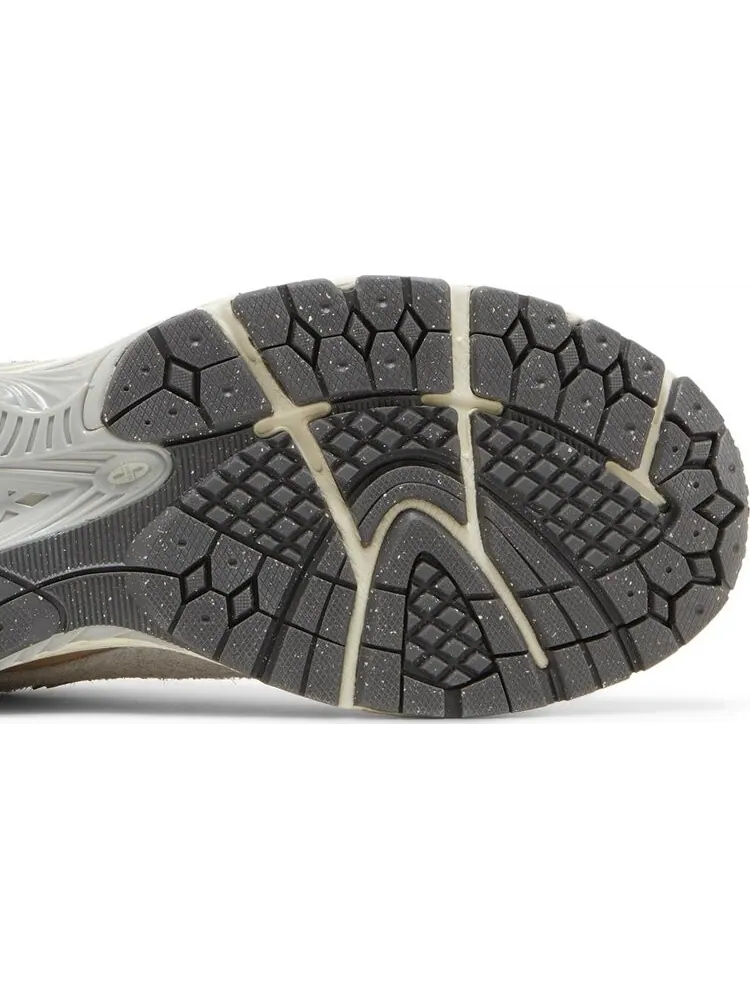 Кроссовки New Balance 2002R 'Rain Cloud Angora' — изображение 5 из 8, серый