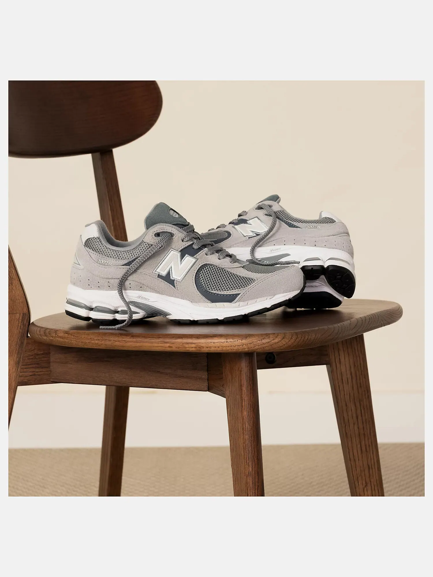 Кроссовки New Balance 2002R серые — изображение 6 из 6, сталь