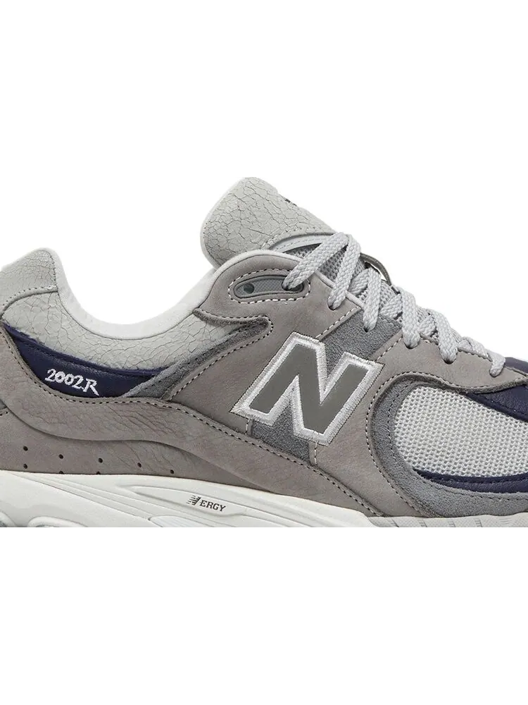 Кроссовки New Balance thisisneverthat x 2002R 'The 2022 Downtown Run' — изображение 2 из 8, серый