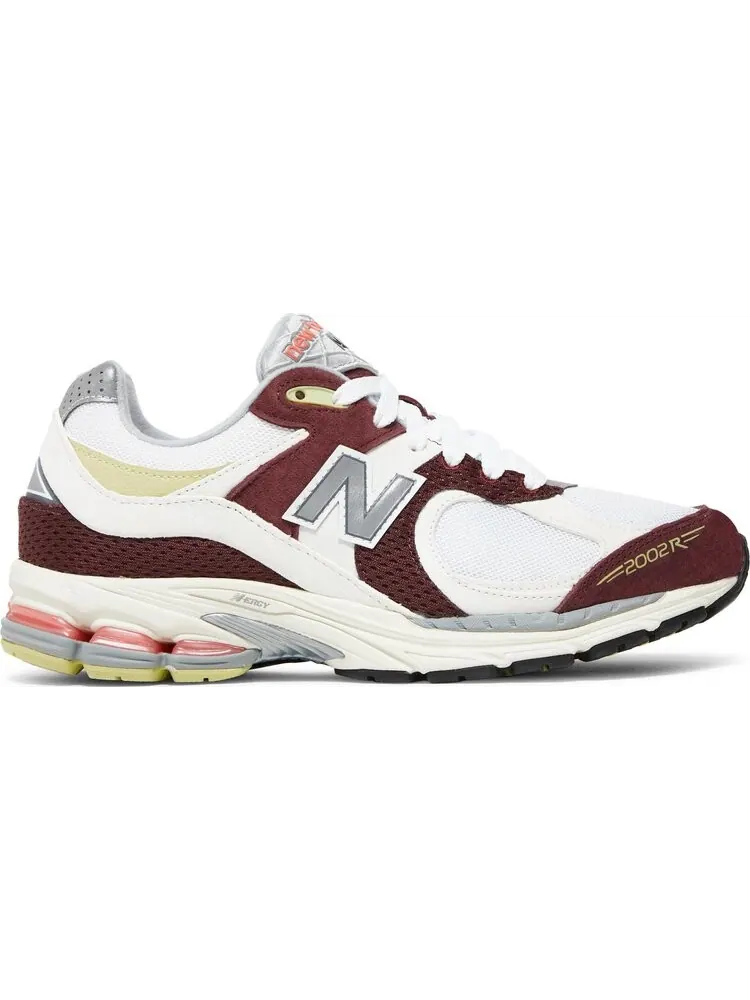 Кроссовки New Balance Up There x 2002R 'Backyard Legends II' — изображение 1 из 8, красный