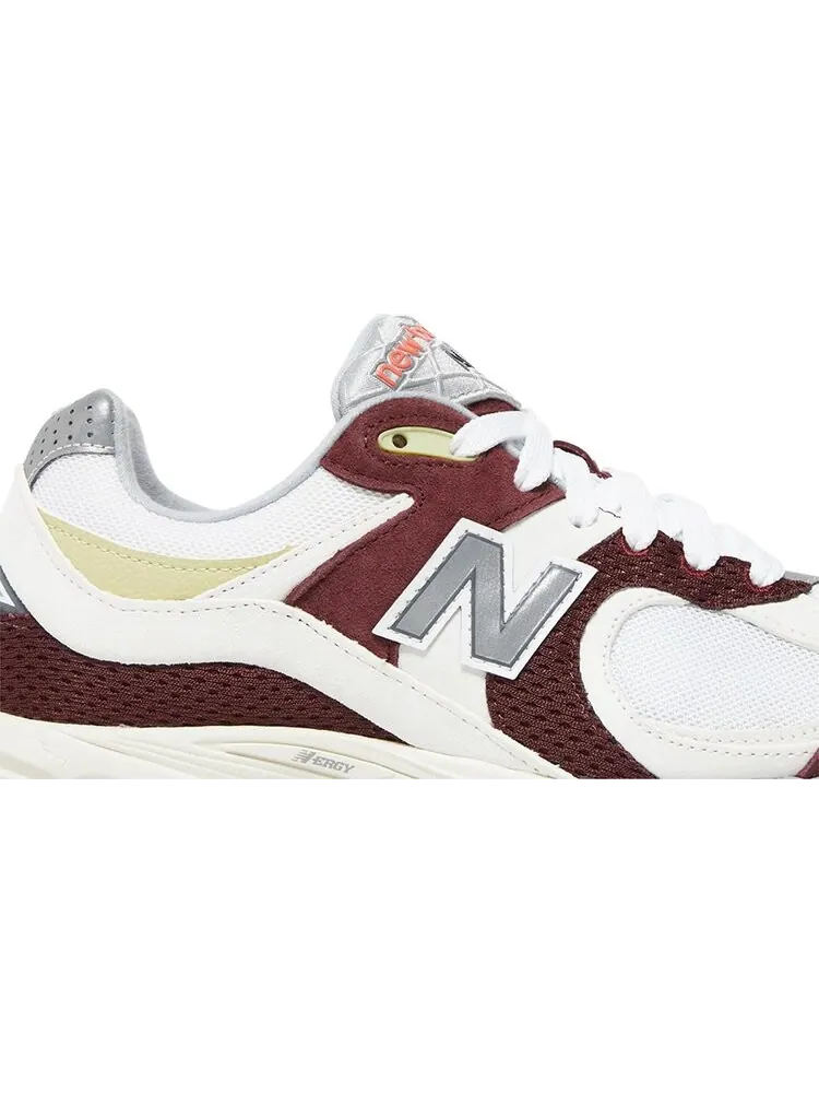 Кроссовки New Balance Up There x 2002R 'Backyard Legends II' — изображение 2 из 8, красный
