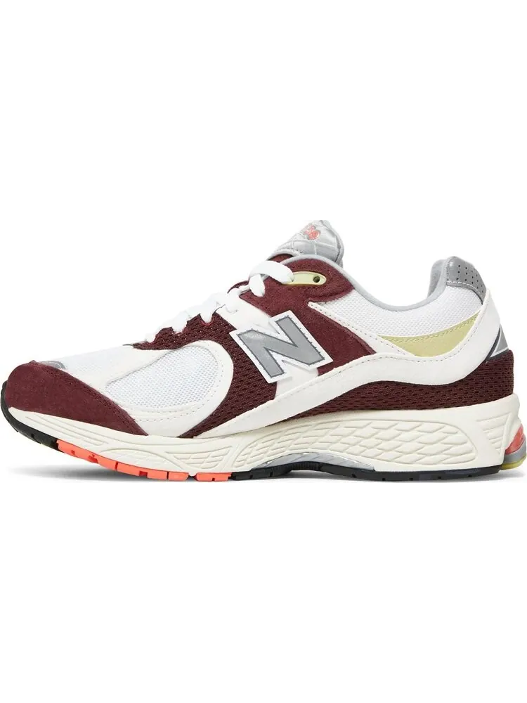 Кроссовки New Balance Up There x 2002R 'Backyard Legends II' — изображение 3 из 8, красный