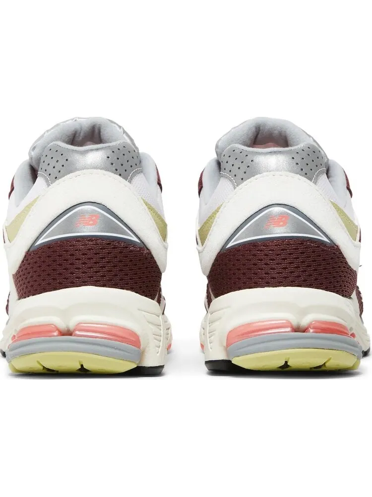 Кроссовки New Balance Up There x 2002R 'Backyard Legends II' — изображение 6 из 8, красный
