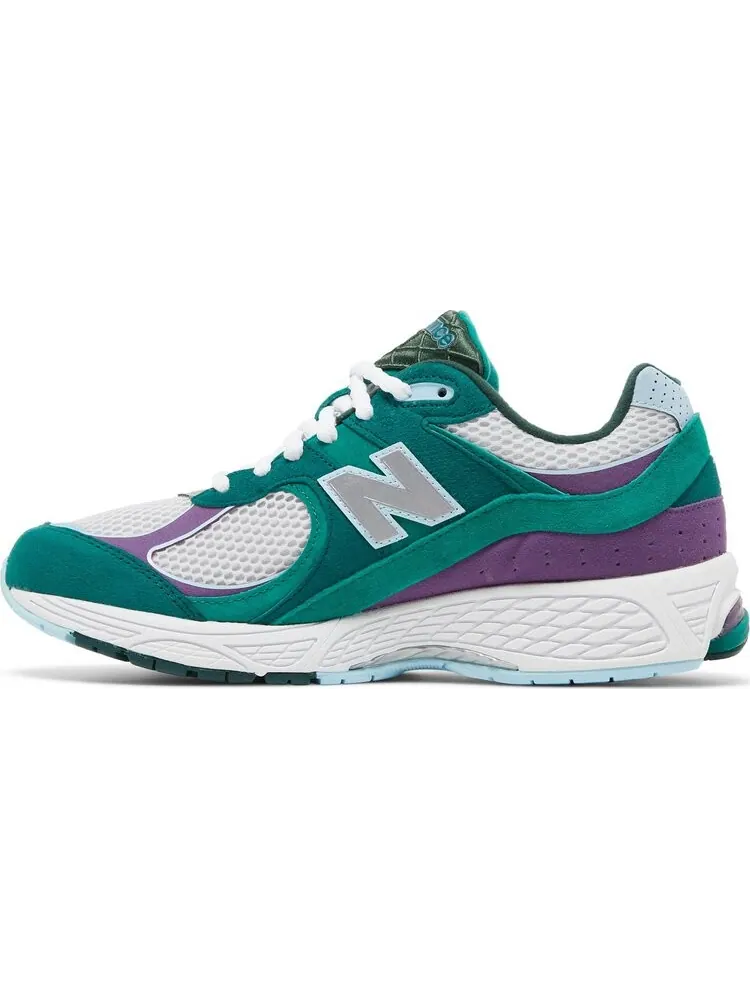 Кроссовки New Balance Up There x 2002R 'Backyard Legends' — изображение 3 из 8, зеленый