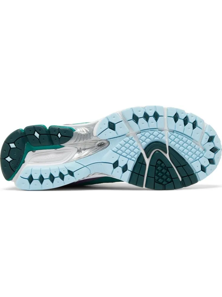 Кроссовки New Balance Up There x 2002R 'Backyard Legends' — изображение 4 из 8, зеленый