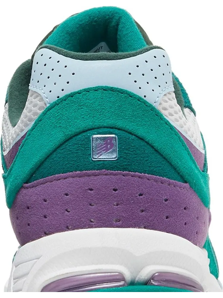 Кроссовки New Balance Up There x 2002R 'Backyard Legends' — изображение 7 из 8, зеленый