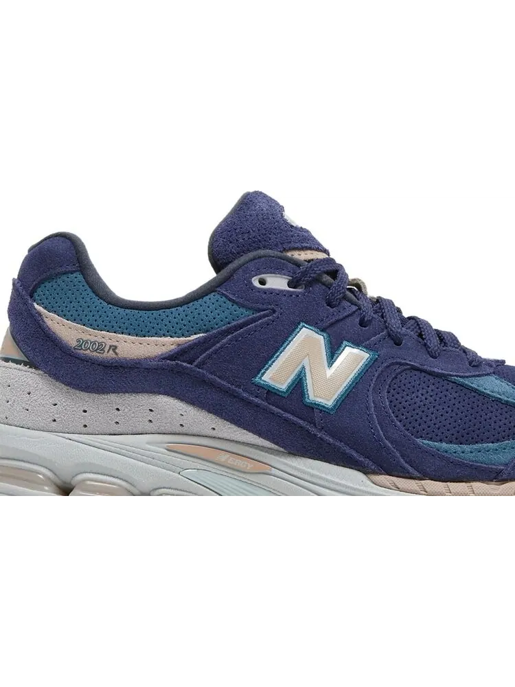 Кроссовки New Balance 2002R 'Navy Pink' — изображение 2 из 8, синий