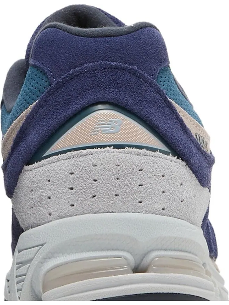 Кроссовки New Balance 2002R 'Navy Pink' — изображение 7 из 8, синий