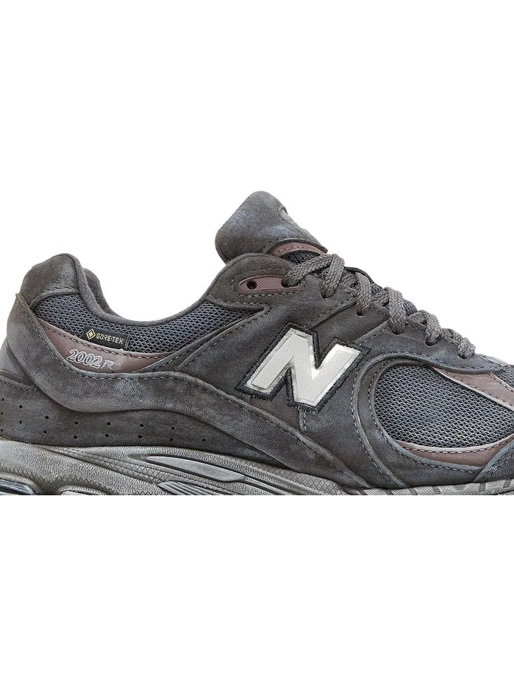 Кроссовки New Balance 2002R Gore-Tex — изображение 2 из 9, серый