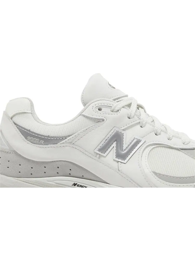 Кроссовки 2002R GORE-TEX 'White Brighton Grey' — изображение 2 из 4, белый