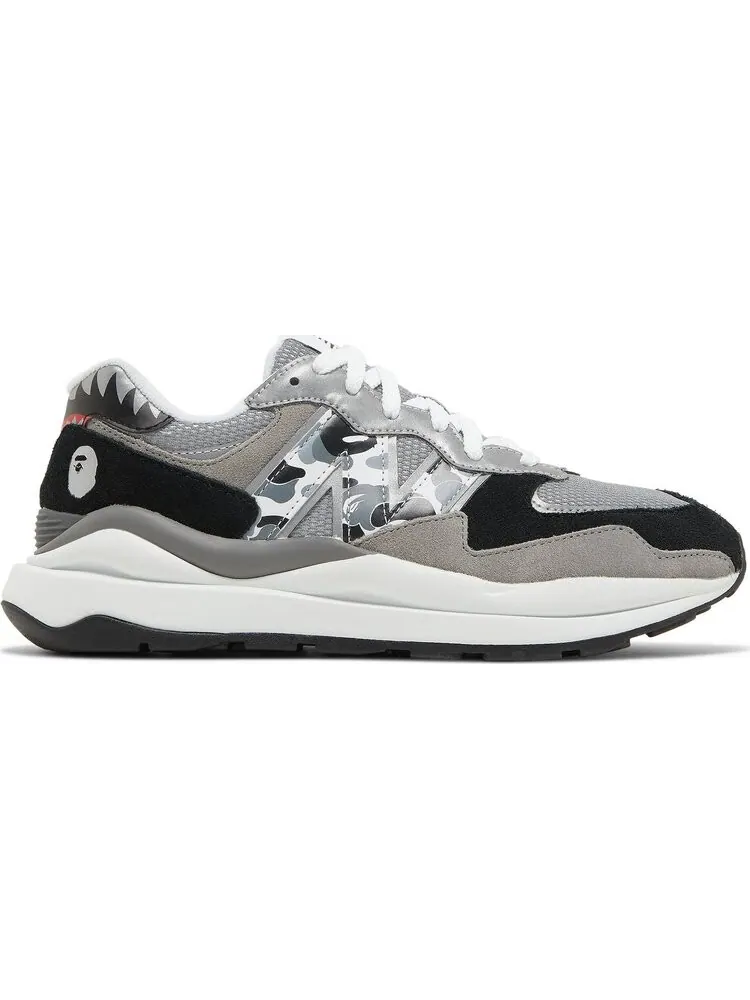 Кроссовки New Balance BAPE x 57/40 'Grey' — изображение 1 из 8, серый
