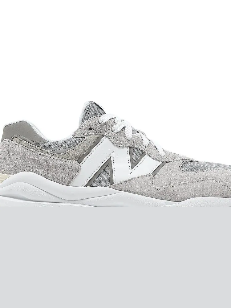 Кроссовки New Balance 57/40 'Rain Cloud' — изображение 2 из 8, серый