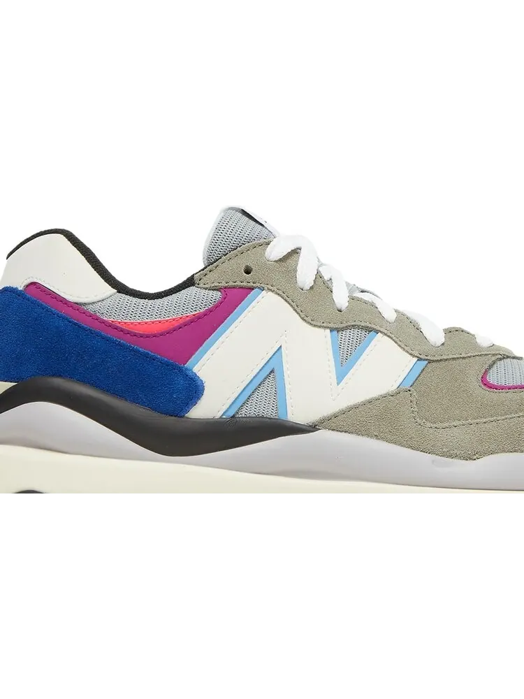 Кроссовки New Balance 57/40 'Incubation Pack - Grey Pink Zing' — изображение 2 из 8, серый