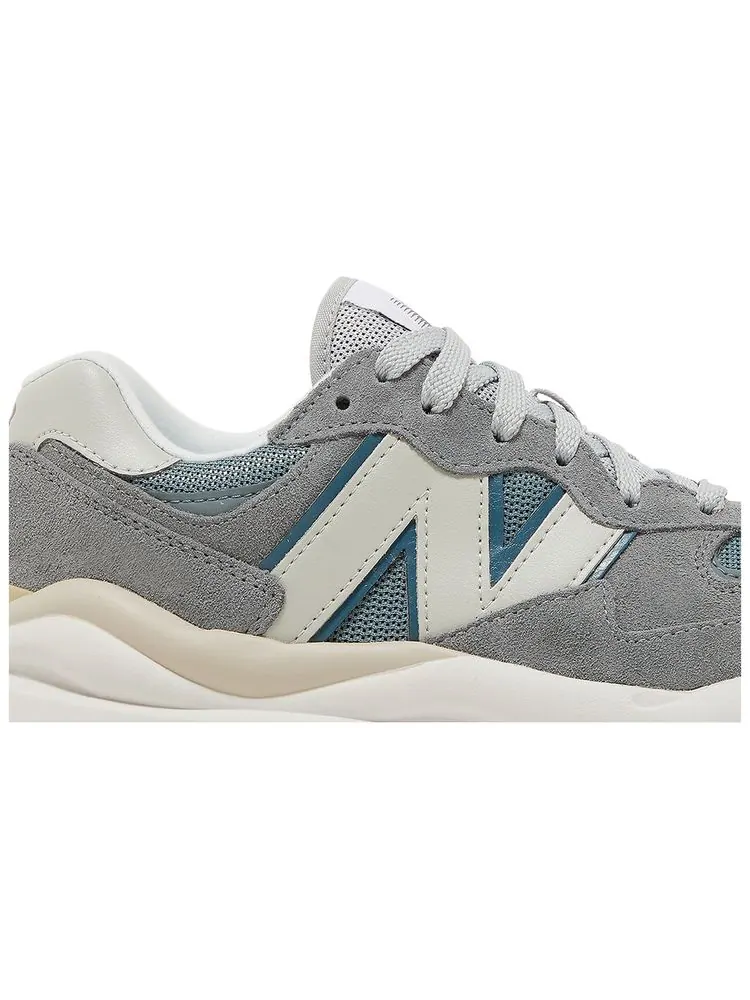 Кроссовки New Balance 57/40 'Sedona Trooper' — изображение 2 из 8, серый