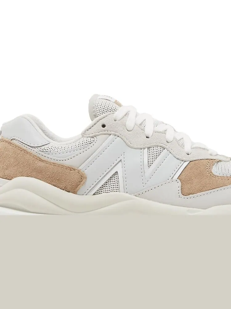 Кроссовки New Balance 57/40 'Nimbus Cloud Incense' — изображение 2 из 8, бежевый