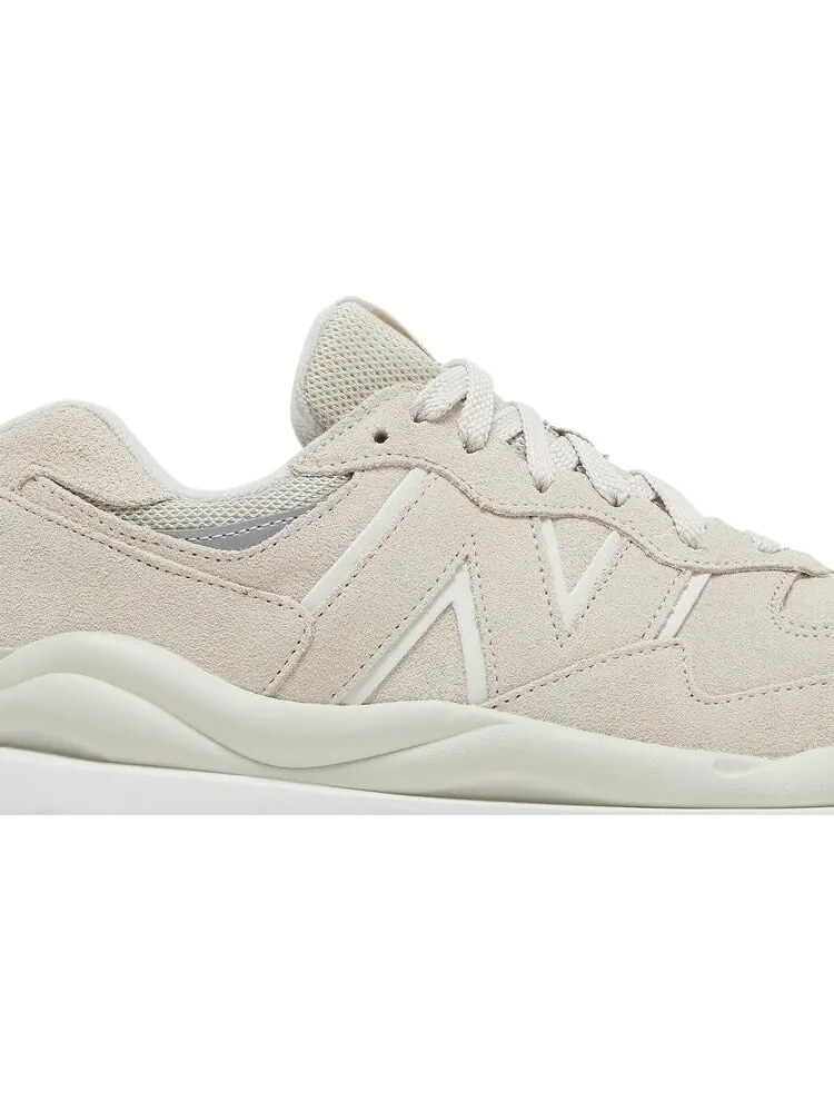 Кроссовки New Balance 57/40 'Moonbeam' — изображение 2 из 8, бежевый