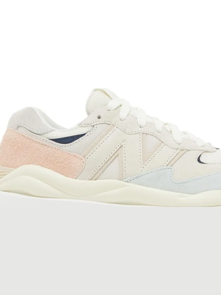 Кроссовки New Balance 57/40 'Sea Salt Vintage Rose' — изображение 2 из 8, белый