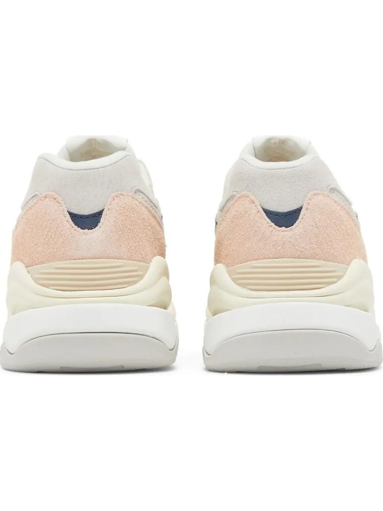 Кроссовки New Balance 57/40 'Sea Salt Vintage Rose' — изображение 6 из 8, белый