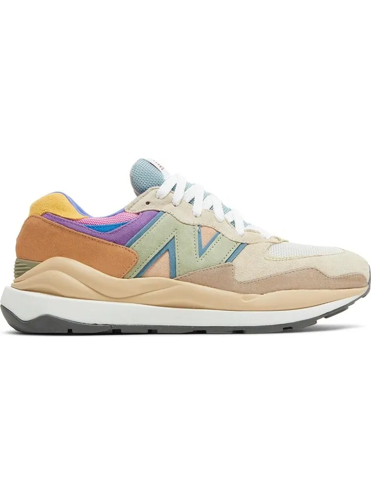Кроссовки New Balance 57/40 'Calm Taupe Vibrant Apricot' — изображение 1 из 8, серый