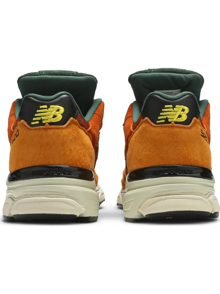 Кроссовки New Balance Sneakersnstuff x 920 Made in England 'SNS Sports World' — изображение 6 из 8, оранжевый