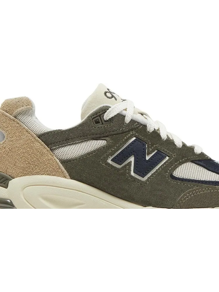 Кроссовки New Balance Teddy Santis x 990v2 Made in USA 'Grey' — изображение 2 из 8, серый