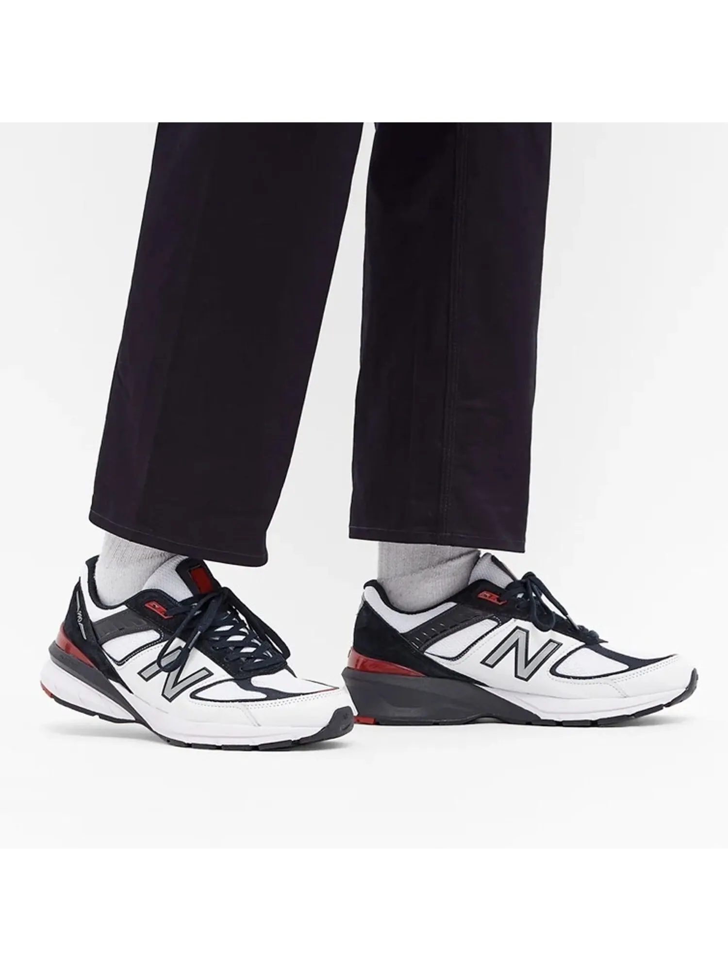 Кроссовки New Balance 990v5 — изображение 2 из 5, белый