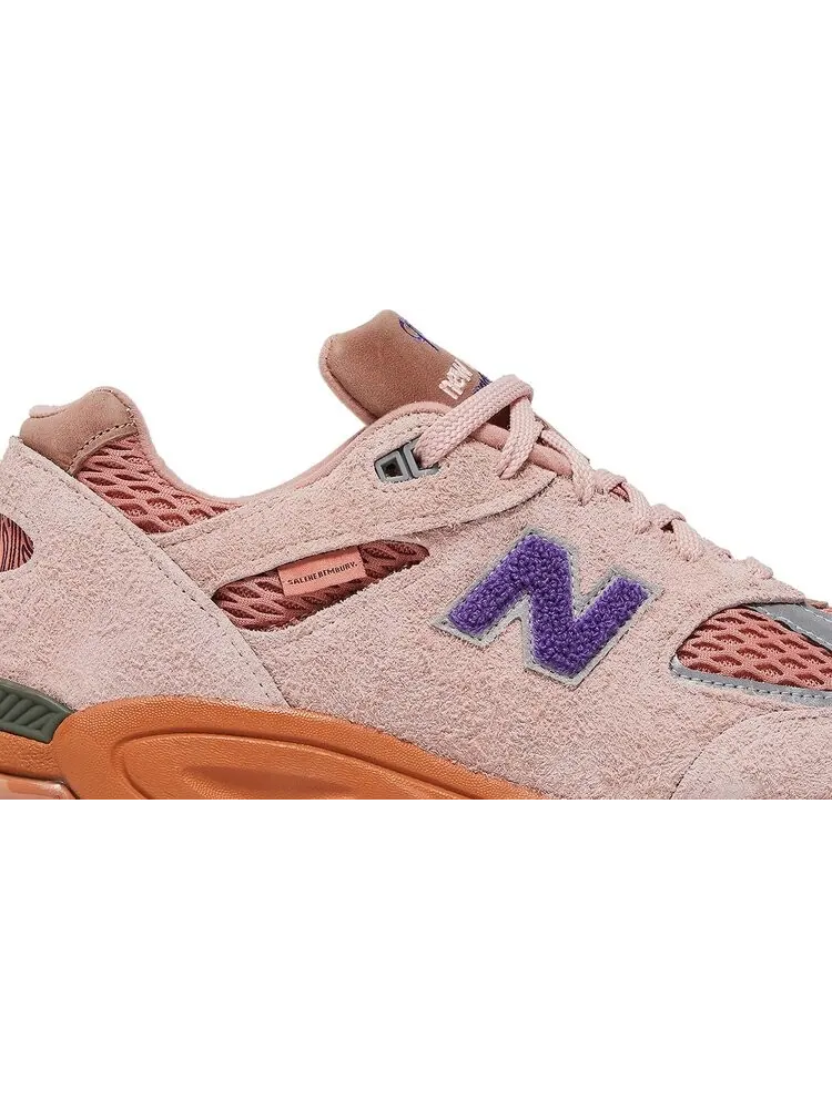 Кроссовки New Balance Salehe Bembury x 990v2 Made in USA 'Sand Be The Time' — изображение 2 из 8, розовый